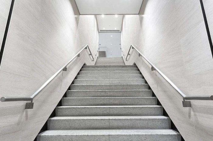 楼梯墙面贴瓷砖怎么贴悦目?