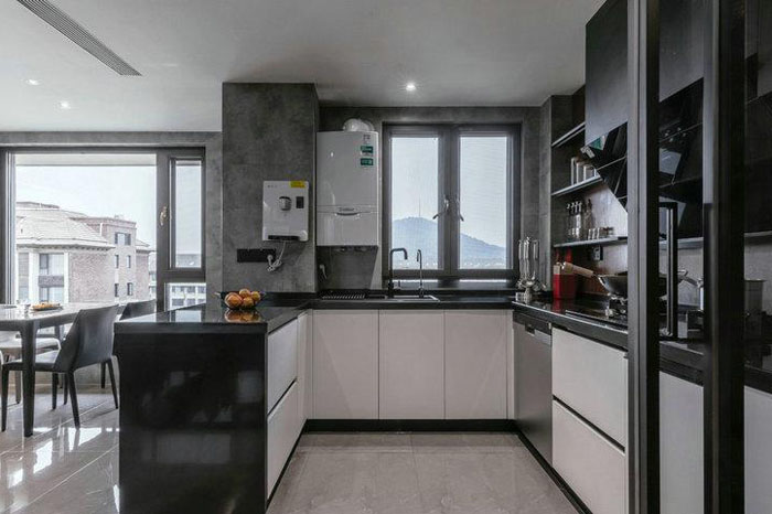 ���ںڽ�ɳ�������ڼ�װ������Щ������?