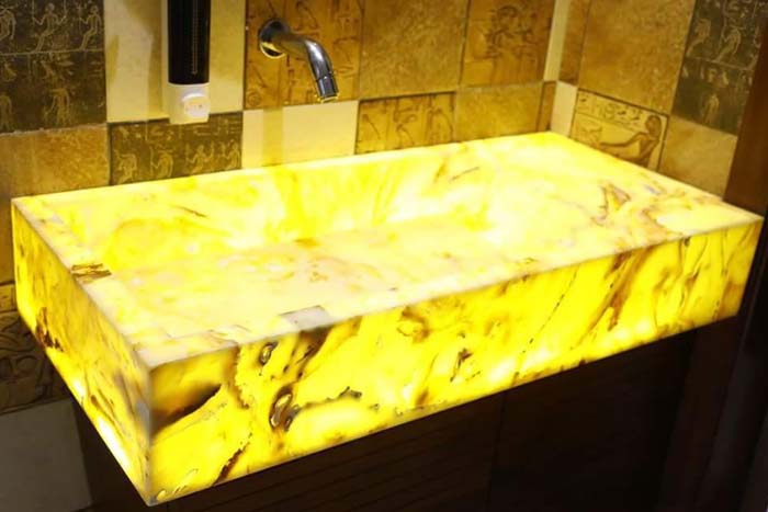 如何鉴别透光石的优劣呢?